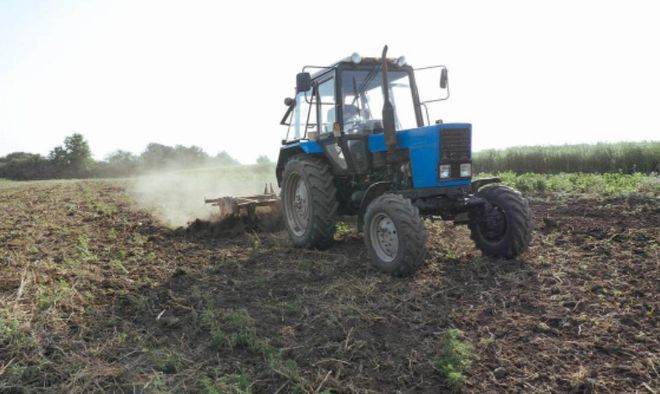 男子在自家農田中酒駕，被吊銷執照罰款2000，男子不服告上法庭！